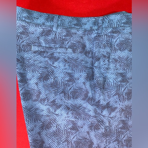 PGA Shorts - Picture 2 of 5